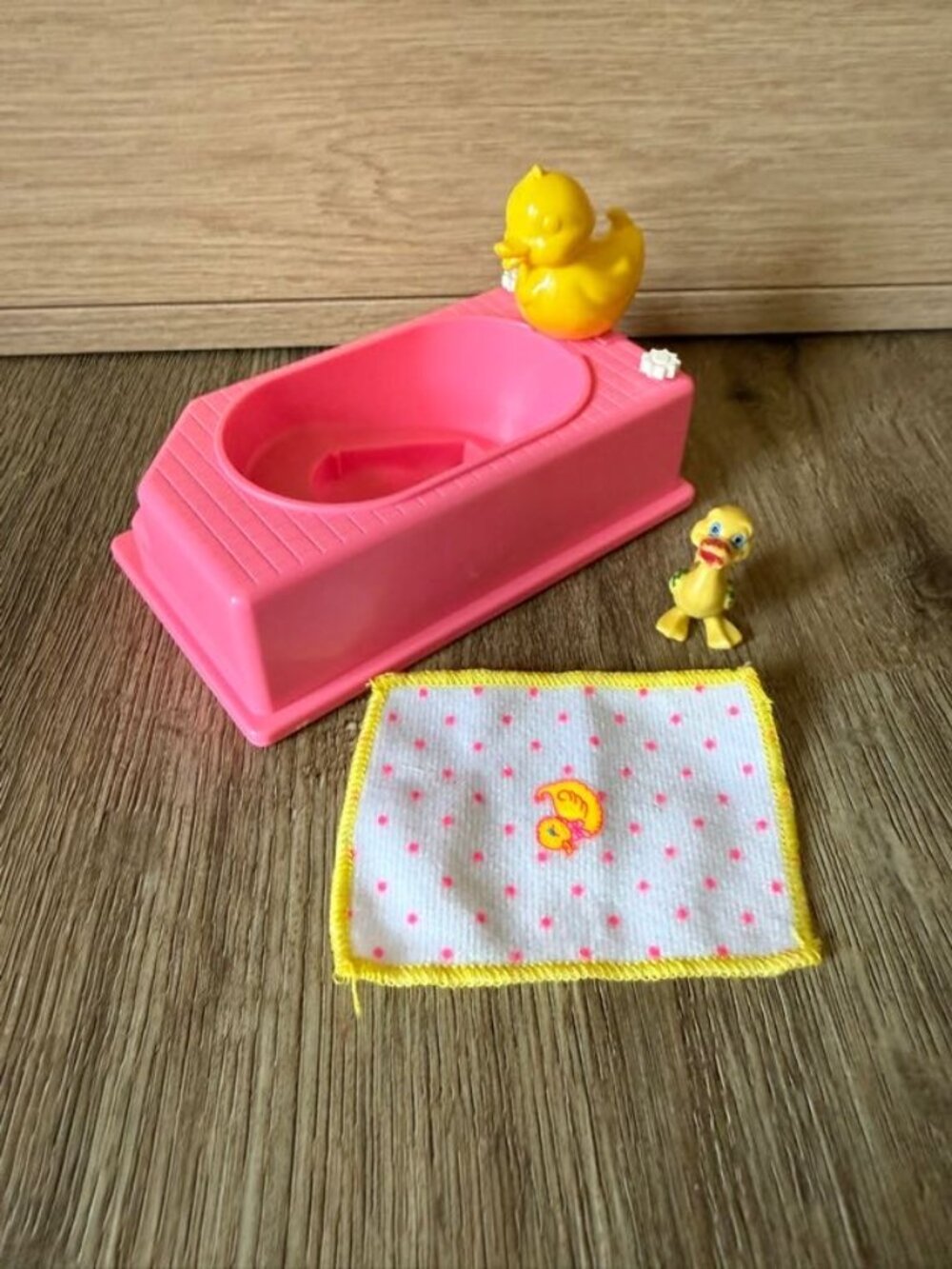 Bathtime Fun Barbie Doll KELLY Pink BATH TUB with Duck 1995